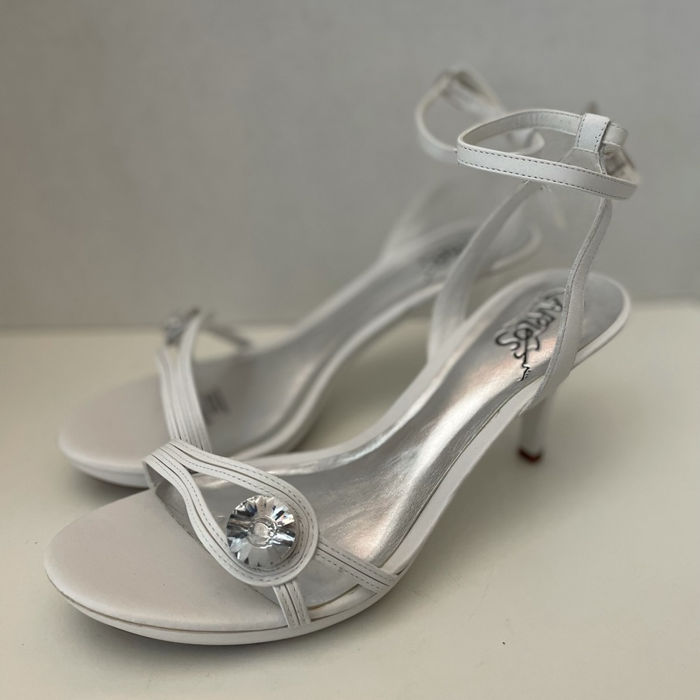 Carlos Santana Sparkle White High Heel Sandals, Size 8M, NIB.